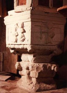 Facciata-dell'antica-fonte-battesimale
